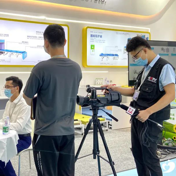 愛陪醫(yī)院共享陪護床頭柜高顏值高標(biāo)準(zhǔn)，提升醫(yī)院病房環(huán)境