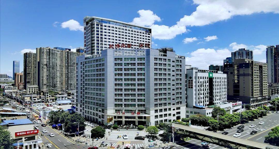 愛陪醫(yī)院陪護床持續(xù)供入長沙市第一醫(yī)院提供便民服務(wù)