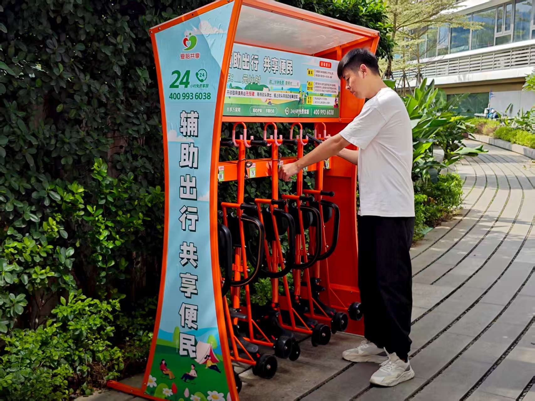 帶娃逛景區(qū)怕折騰？愛陪共享童車入駐，遛娃輕松沒負擔！