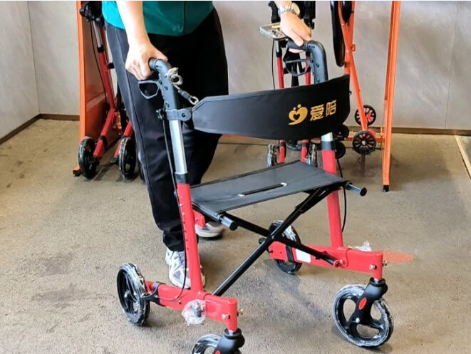 愛(ài)陪共享助步車，填補(bǔ)中國(guó)從拐杖到輪椅的空白